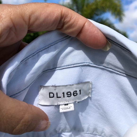 DL1961 PREMIUM MERCER & SPRING CHAMBRAY FRAYED ACCENT BUTTON UP SHIRT MEDIUM EUC - Picture 13 of 16